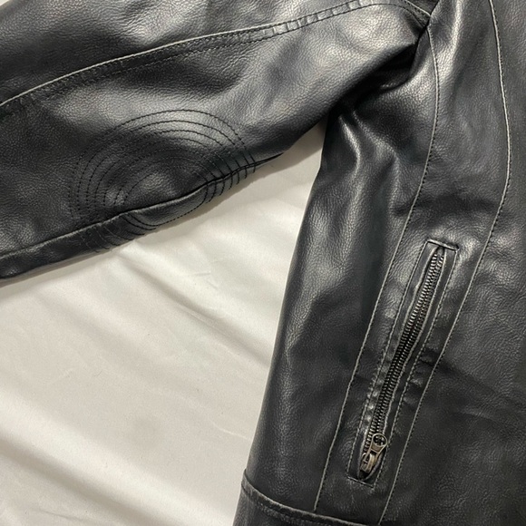 Vintage Guess Leather Jacket - Picture 2 of 8